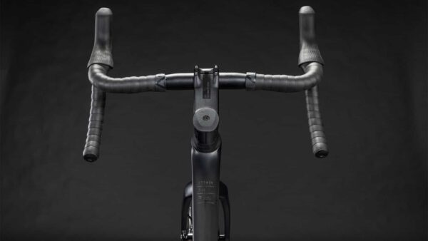 Cube Attain C:62 Race blackline