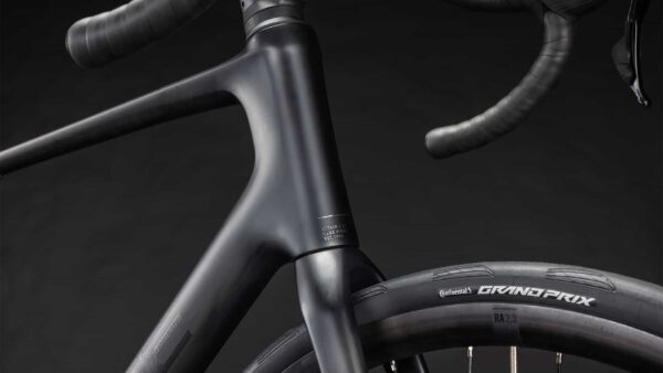 Cube Attain C:62 Race blackline