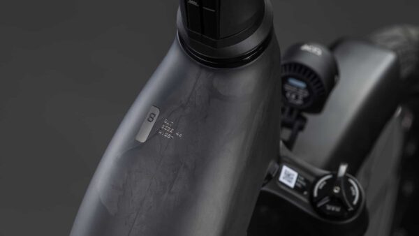 Cube Kathmandu Hybrid ONE11 HPC SLT 800 carbon´n´silverdust